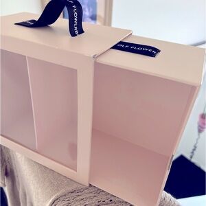VIKTOR AND ROLF FLOWERBOMB SHADOWBOX GIFT BOX